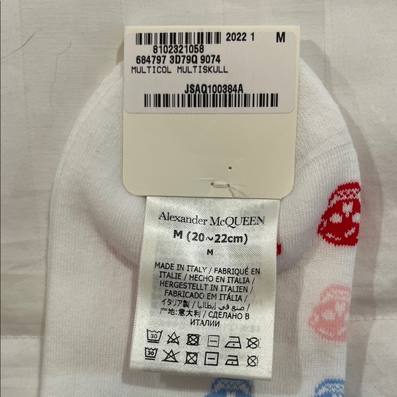 Alexander McQueen White Socks with Multicolor Skull Pattern - Picture 3 of 5